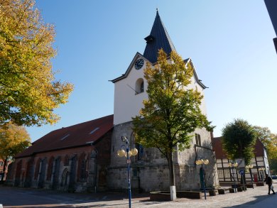 Liebfrauenkirche Neustadt a. Rbge. Blick auf Kirchturm und Kirchengebäude der Liebfrauenkirche Neustadt a. Rbge.