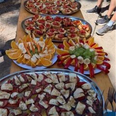 Buntes, üppiges Buffet auf einem Tisch