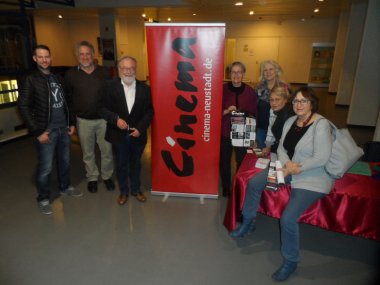 FilmclubVorstand2018 v.l.n.r.: Andreas Damm, Andreas Plötz, Wolf-Dietmar Seidel, Lena Kuhl, Gabriela Ulrich-Pfeiffenbring, Renate Daumann-Abel und Gudrun Bischoping (es fehlt Ulrich Wengel).