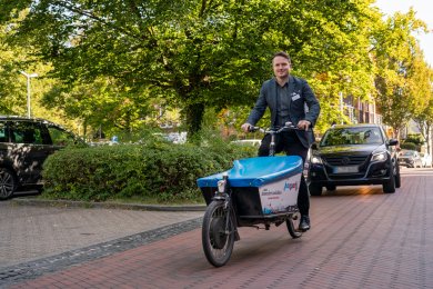 BGM Fahrradaktionstag 18.09.2020 Bürgermeister Dominic Herbst fährt auf dem Lastenrad Hannah durch die Innenstadt.