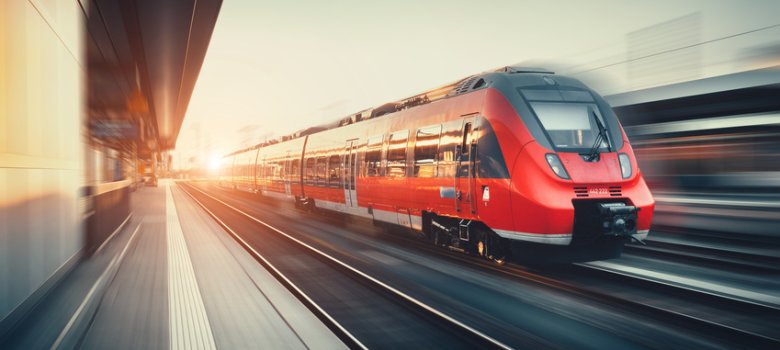Beautiful railway station with modern red commuter train at suns © Fotolia/Den Belitsky