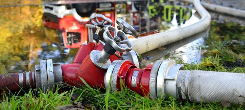 Fahrzeugbrand Feuerwehr Verteiler © Fotolia/Gerhard Seybert