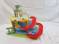 Parkhaus aus Holz, Spielzeug
