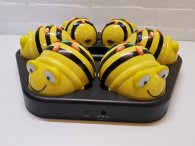 Bienenfarbige kleine Roboter in Käferform