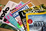 Zeitschriften auf einem Tisch