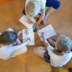 Die Kinder malen zum Buch "Frieda Gorilla"
