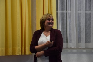 Frau Kreatzschmer stellt eine Präsentation vor