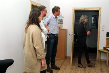 Teilnehmer hören gespannt zu