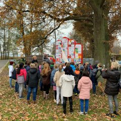 Enthüllung des Kunstwerks "Kinder sind unschlagbar"