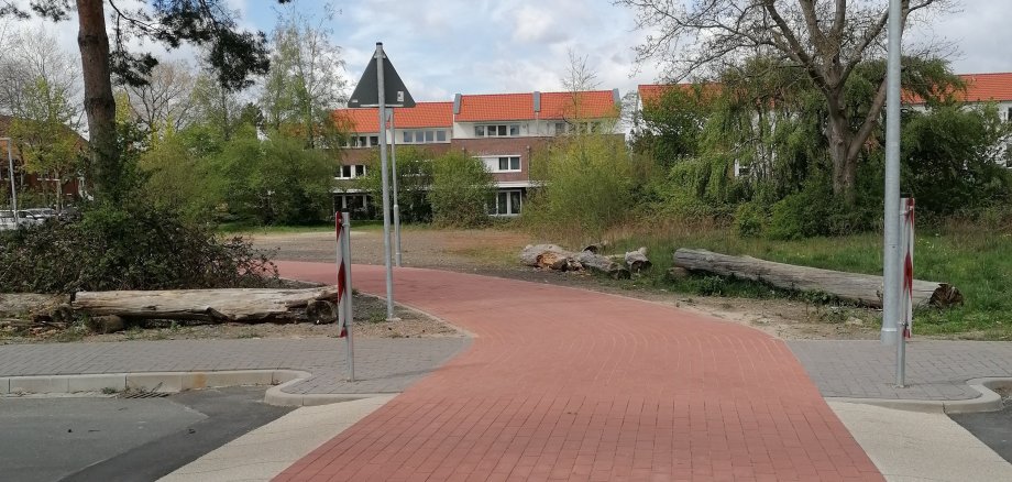 Verbindungsweg zwischen "Mies-van-Rohe-Weg" und "An der Eisenbahn" Verbindungsweg zwischen "Mies-van-Rohe-Weg" und "An der Eisenbahn"