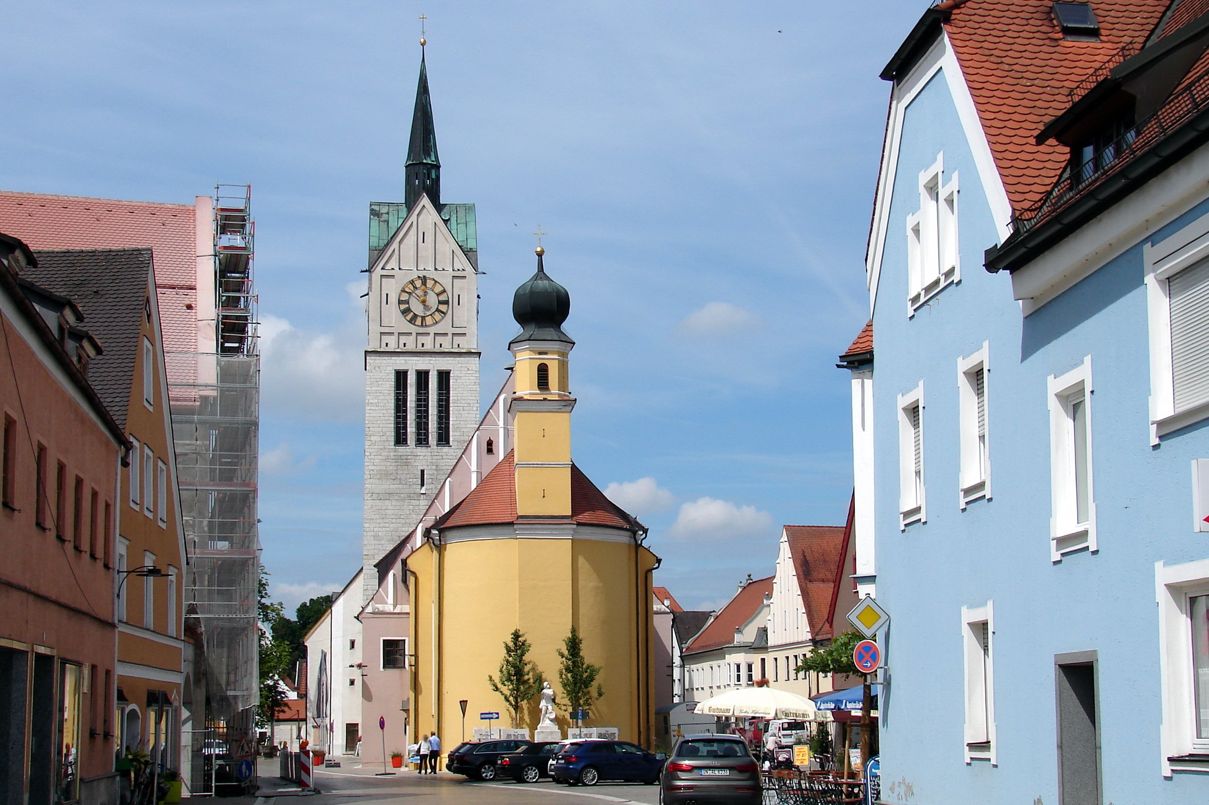 Stadtpfarrkirche mit St. Anna-Kapelle in Neustadt an der Donau