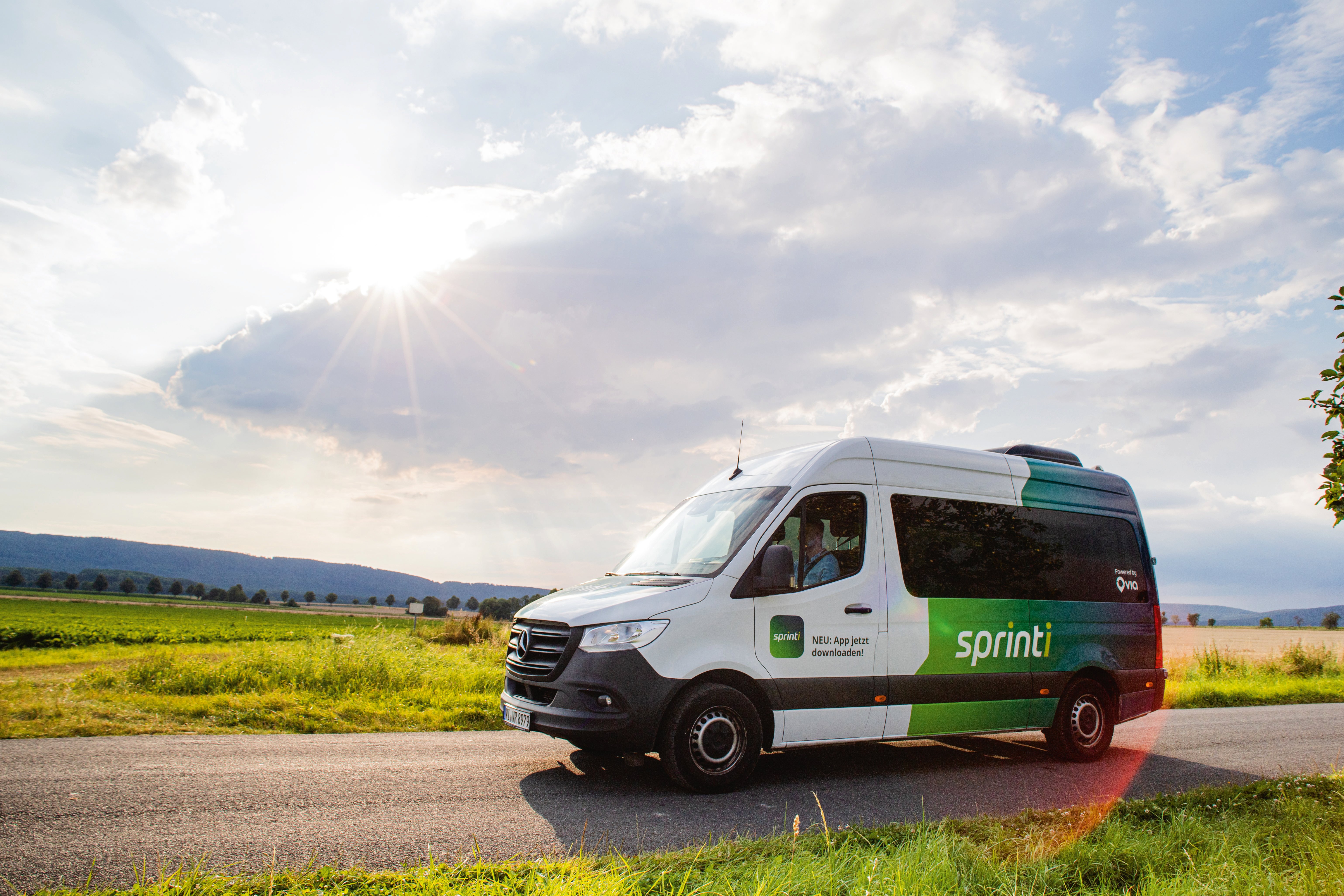 sprinti Fahrzeug auf Überlandfahrt