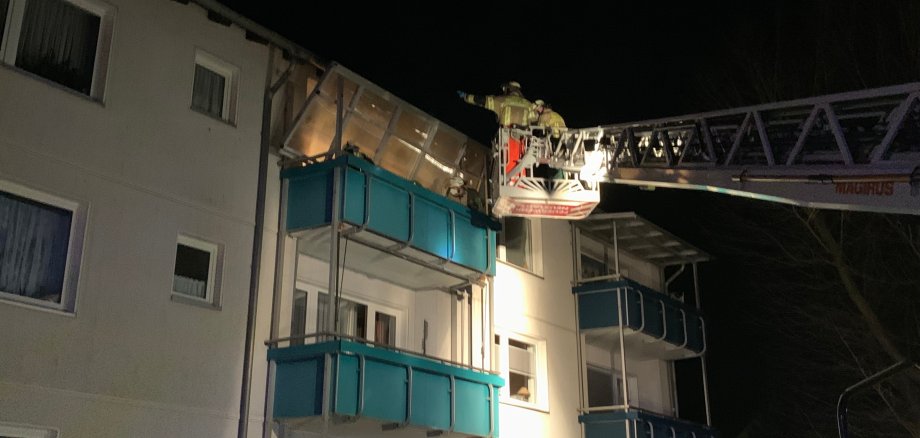 Einsatz am Balkon am Wilhelm-Henze-Weg