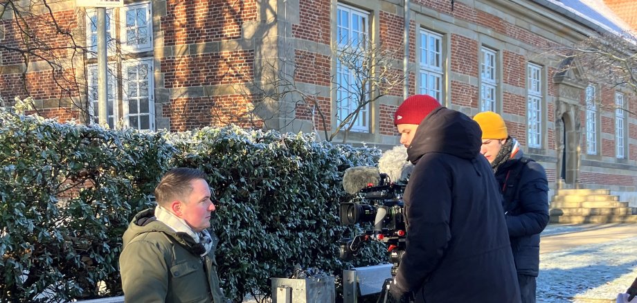 Bürgermeister Dominic Herbst beim TV-Dreh. 