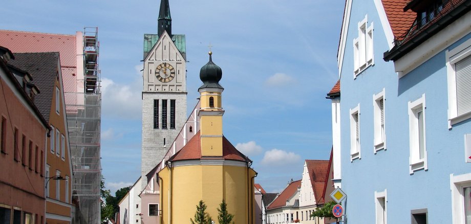 Stadtpfarrkirche mit St. Anna-Kapelle in Neustadt an der Donau