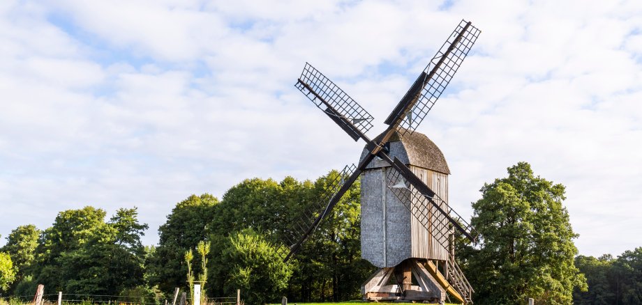 Blick auf die Bockwindmühle in Dudensen