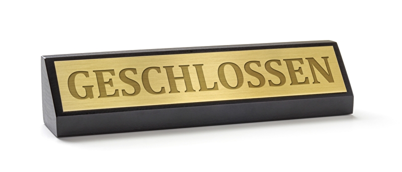 Tischaufsteller auf weißem Hintergrund - Geschlossen