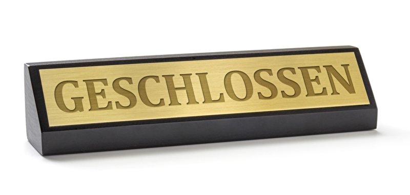 Symbolbild geschlossen Tischaufsteller auf weißem Hintergrund - Geschlossen