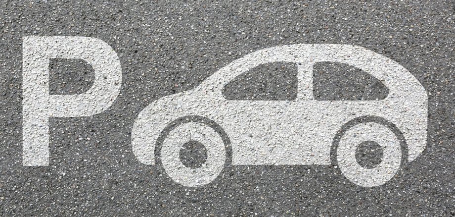 Symbolbild Parken Grafik mit einem P und einem Auto auf grauem Hintergrund