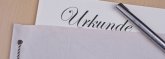 Urkundenanforderung Ansicht Füllfederhalter auf Urkundenpapier