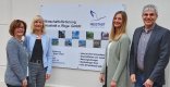 Team Wirtschaftsförderung Vier Personen aus dem Team der Wirtschaftsförderung vor einem Schild