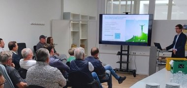 Dr. Jöran Wrana, Region Hannover, trägt zum Thema KI vor. Copyright Wirtschaftsförderung Neustadt